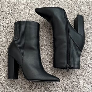 Qupid Elegant Black Ankle Boots